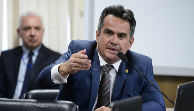 ‘Se virar um candidato de extrema-direita, está fadado a perder’, diz Ciro sobre Flávio