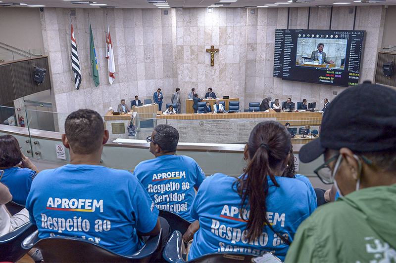 Plenário aprova em 1ª votação projeto que propõe reajuste salarial dos servidores municipais