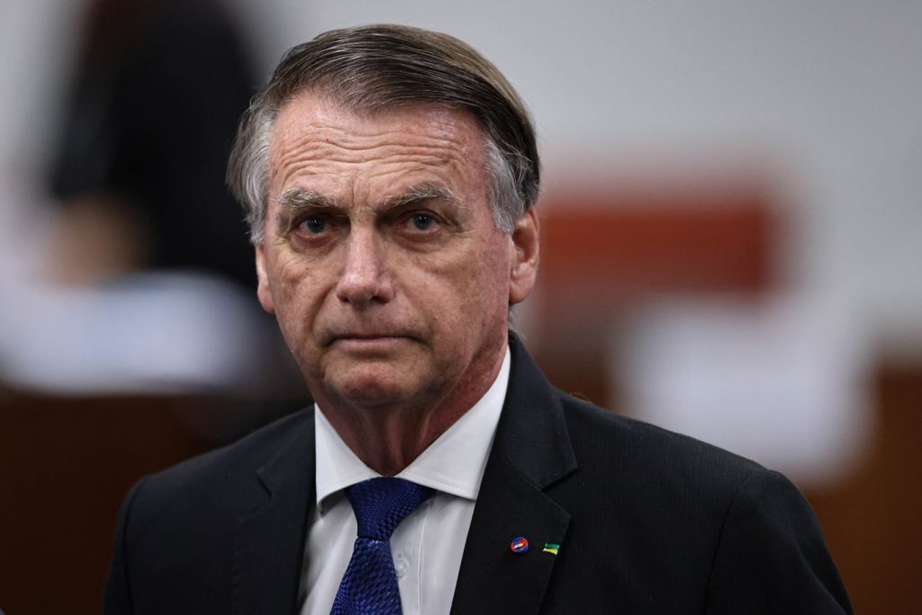 Moraes autoriza ida de Bolsonaro ao dentista