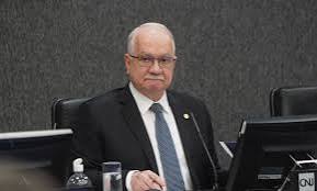 Fachin dá 72 horas para Mendonça se manifestar sobre afastamento de dirigentes da PF