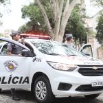 Marido ataca mulher com facão; filho fica ferido ao tentar proteger a mãe